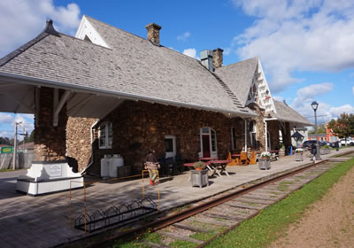 ケンジントン駅舎